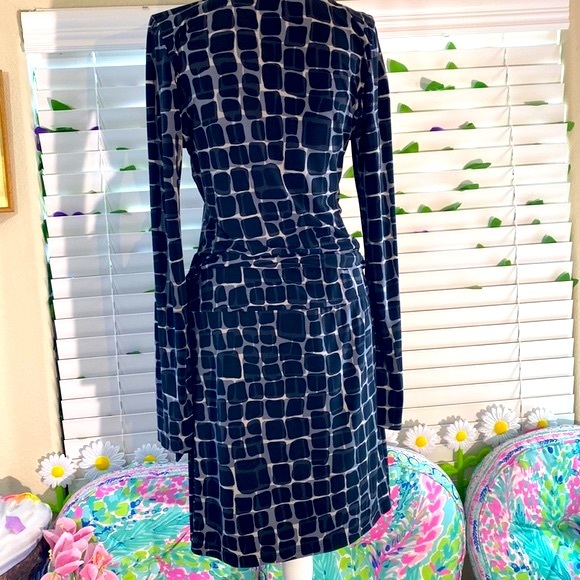 Express black, gray and tan geometric print wrap dress - Picture 3 of 6